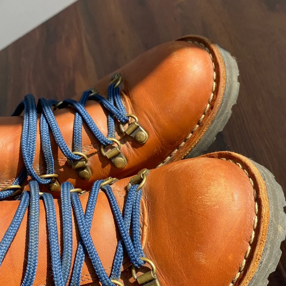 Danner Mountain Pass Cedar Cognac Leather Boots Blue Laces 33277